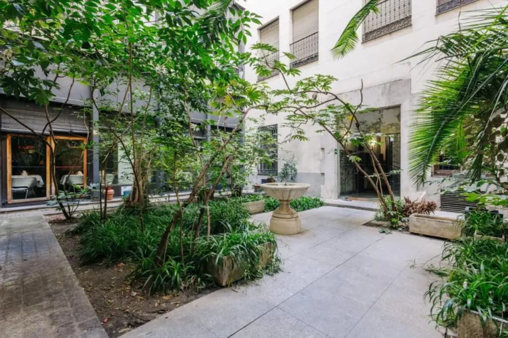 Stunning & Bright 2BD 2BTH – CITY CENTER -GRAN VIA - photo 9