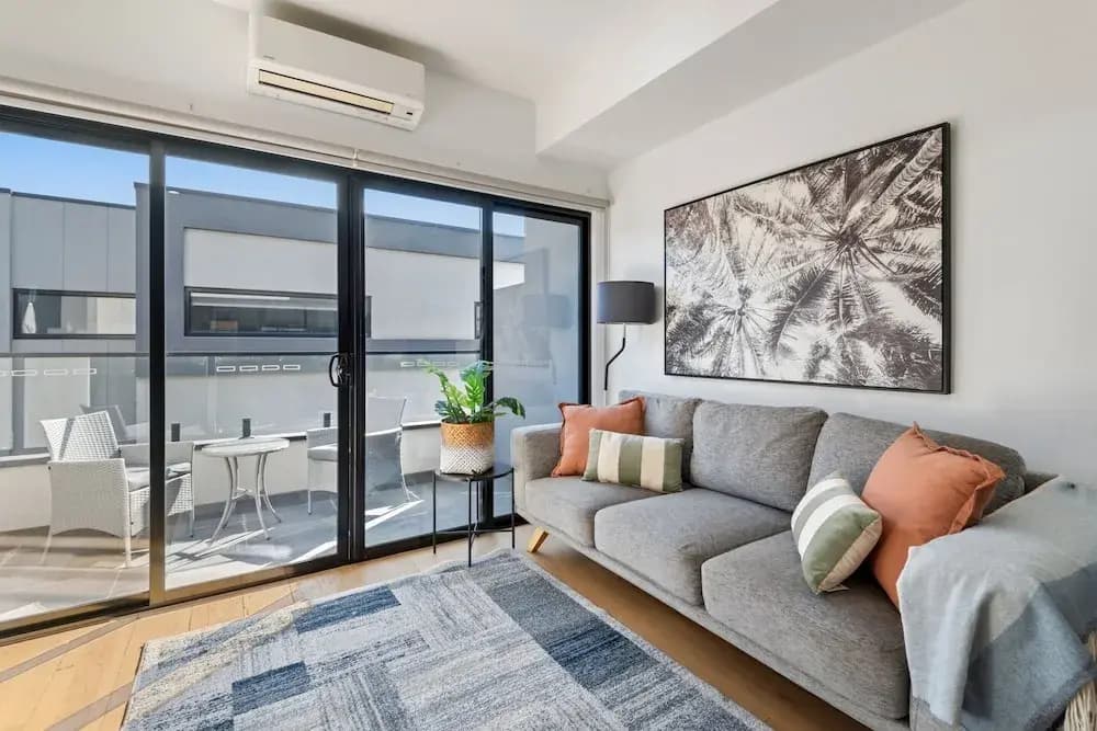 Comfortable 2BR Retreat With Balcony & Parking - photo 6