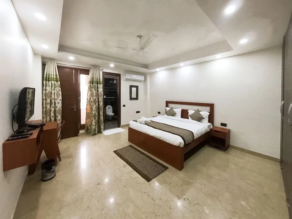Under My Roof Luxury Apartment - photo 2