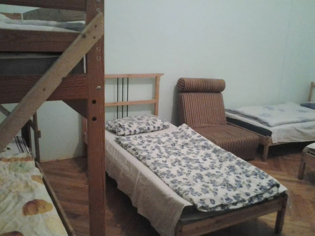 1st Apartments and Hostel - photo 2