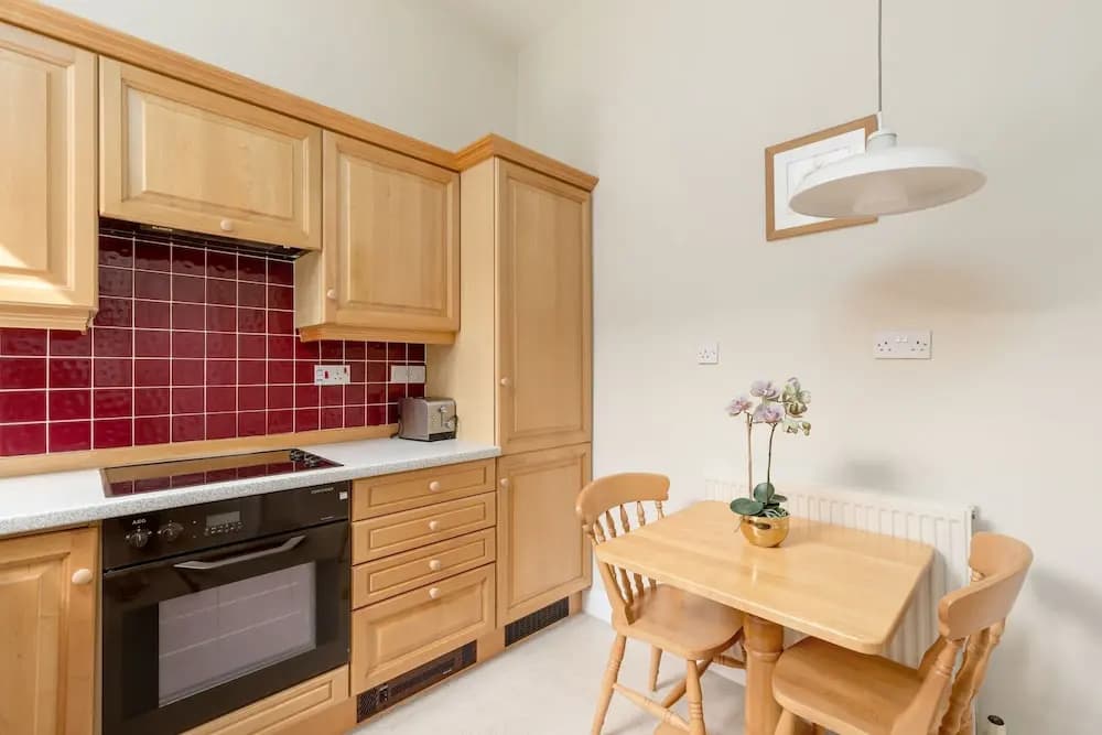 Light and Spacious 2 Bedroom Flat in Heart of Edinburgh - photo 14