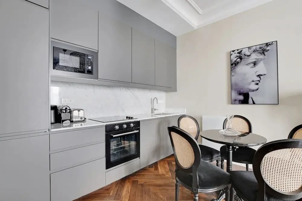 Charming Apartment - 1br/4p - Place Victor Hugo - photo 10