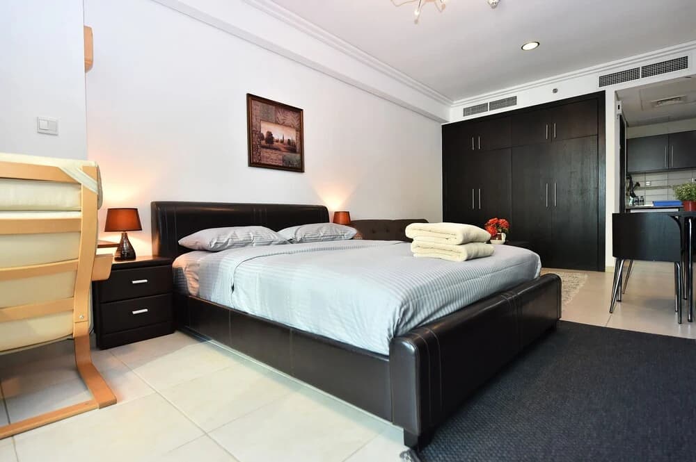 ARZ- Available spacious Studio Apartment - photo 5