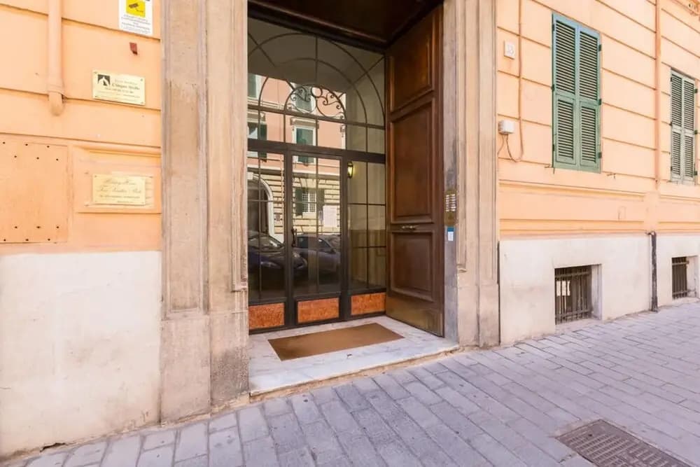 Bright and Modern 2 bed Flat in Prati - photo 1