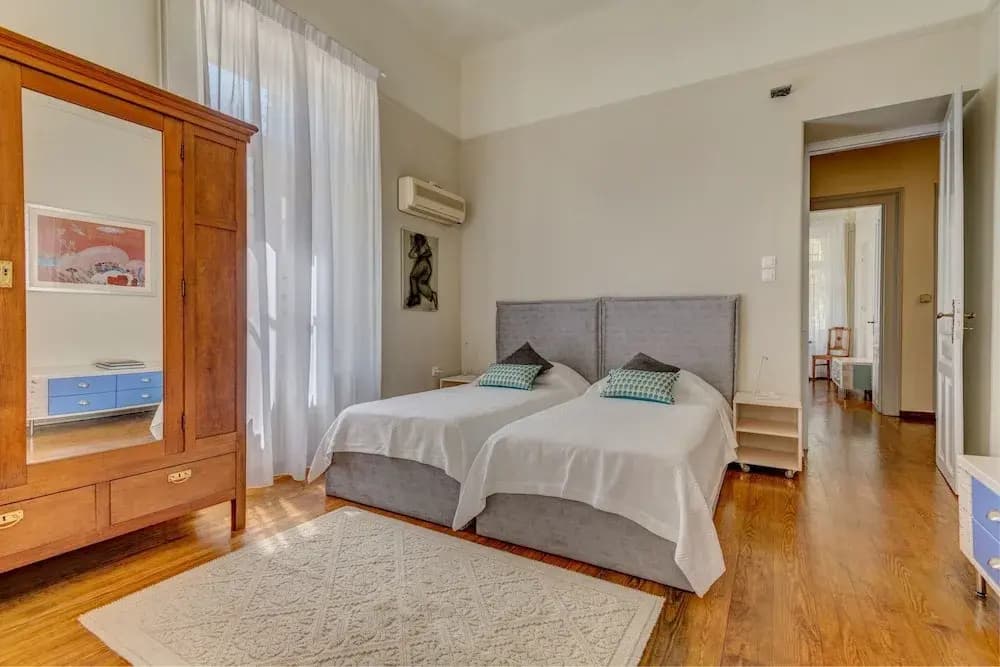 Neoclassical apartment next to Acropolis - photo 5