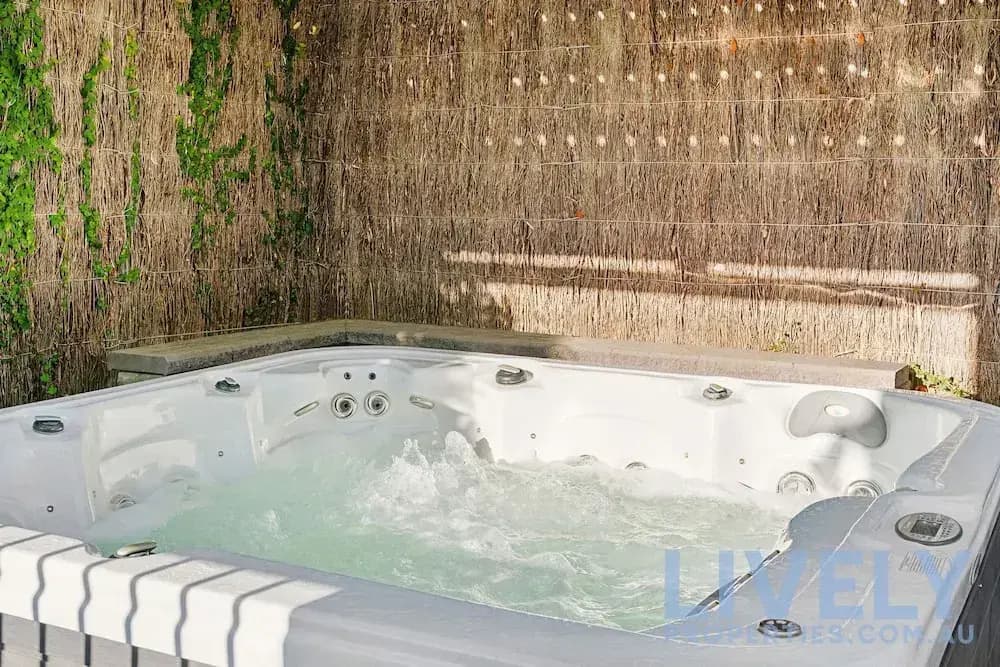 Hillside Luxe With Spa Bay Views - photo 9