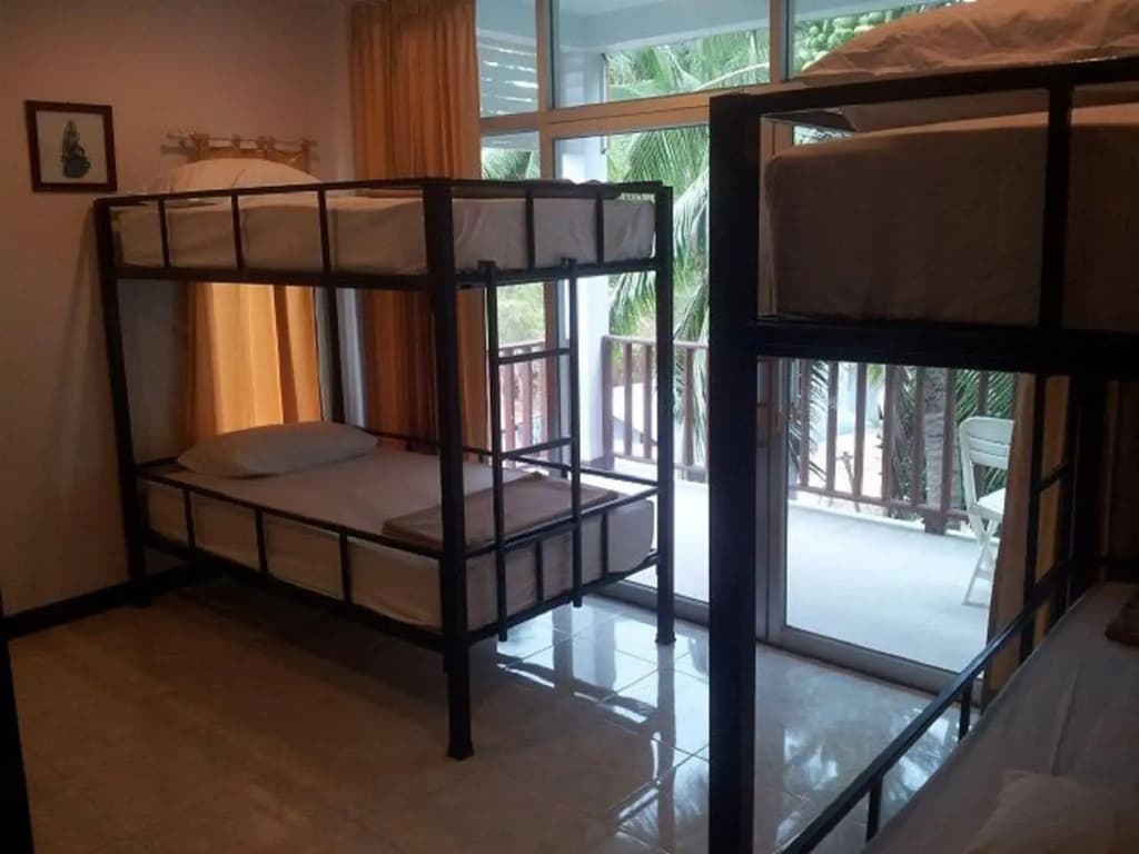 Baan Tai Backpackers - photo 2