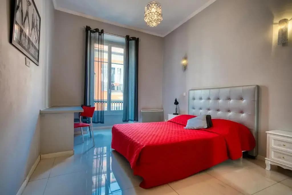 Lusso 5 beds Central Apartment - photo 17