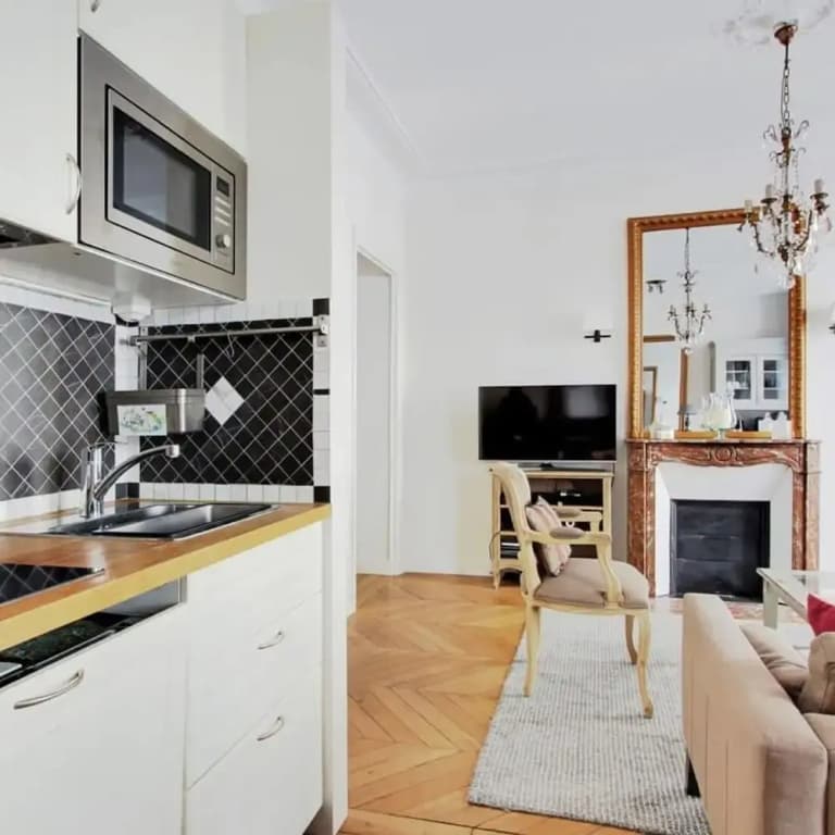 Eiffel Market Charming 2 Bed Apt Near Invalides - photo 13