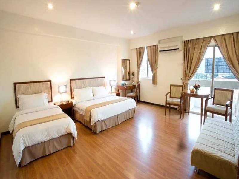 Alora Hotel - photo 4