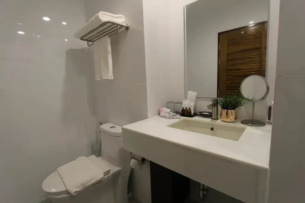 Le Bangkok Hotel - photo 8