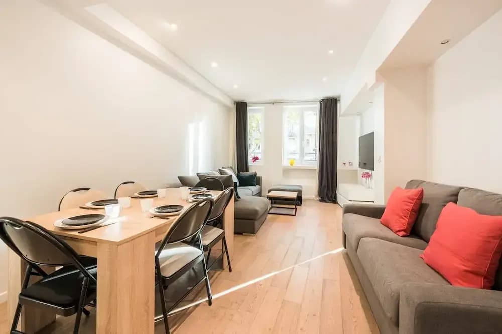 Spacious Apartment With 2 Rooms - photo 1