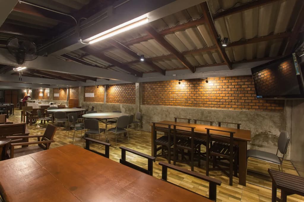 City Hotel - photo 18