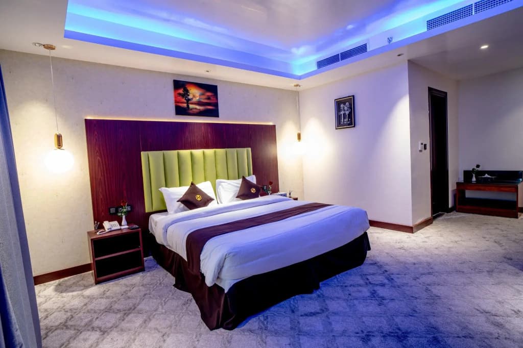 Raha Grand Hotel - photo 4