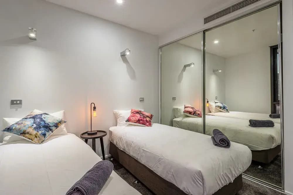 Luxury 3 Bed 2 Bath City Views - photo 5