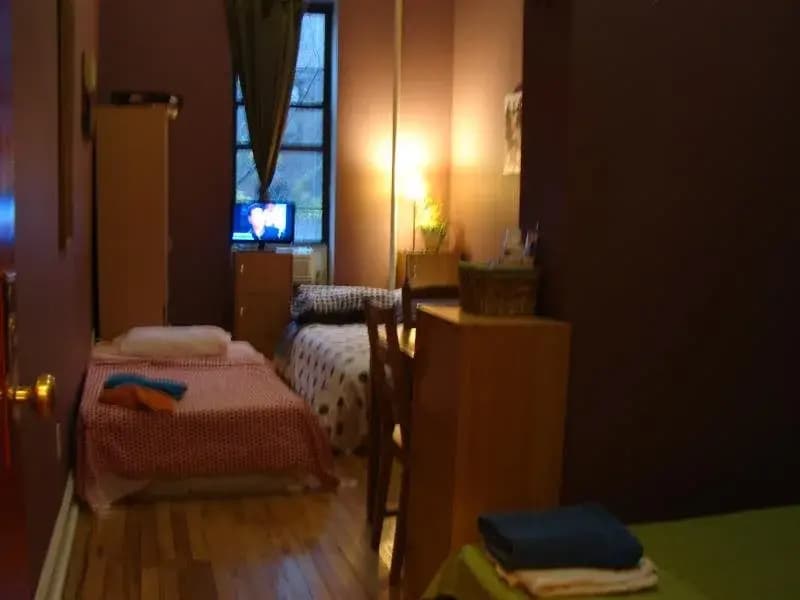 Harlem Bed and Breakfast - photo 4