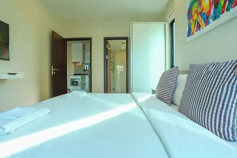 Chic Condo Just 100m from the Shore c130 - photo 6