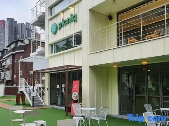 Hongdae I 5-Star & New I 1st floor I Large I Very close - photo 1