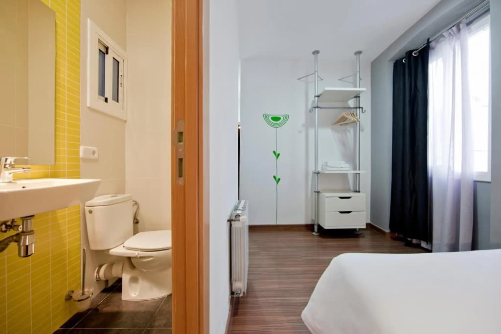 Hostal Nitzs Bcn - photo 7