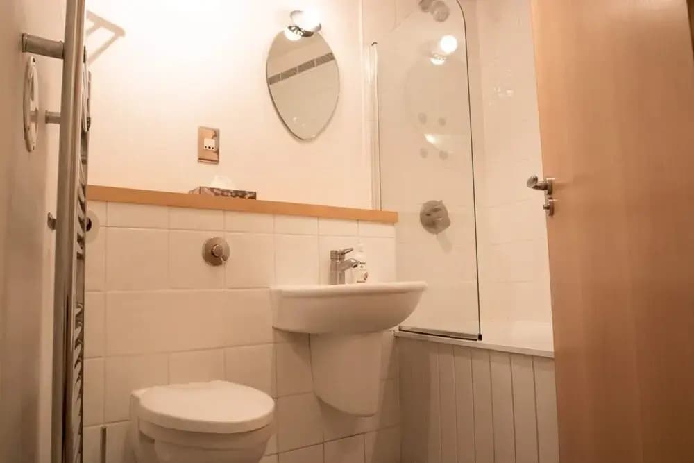 Spacious Flat In Converted Sugar Store - photo 6