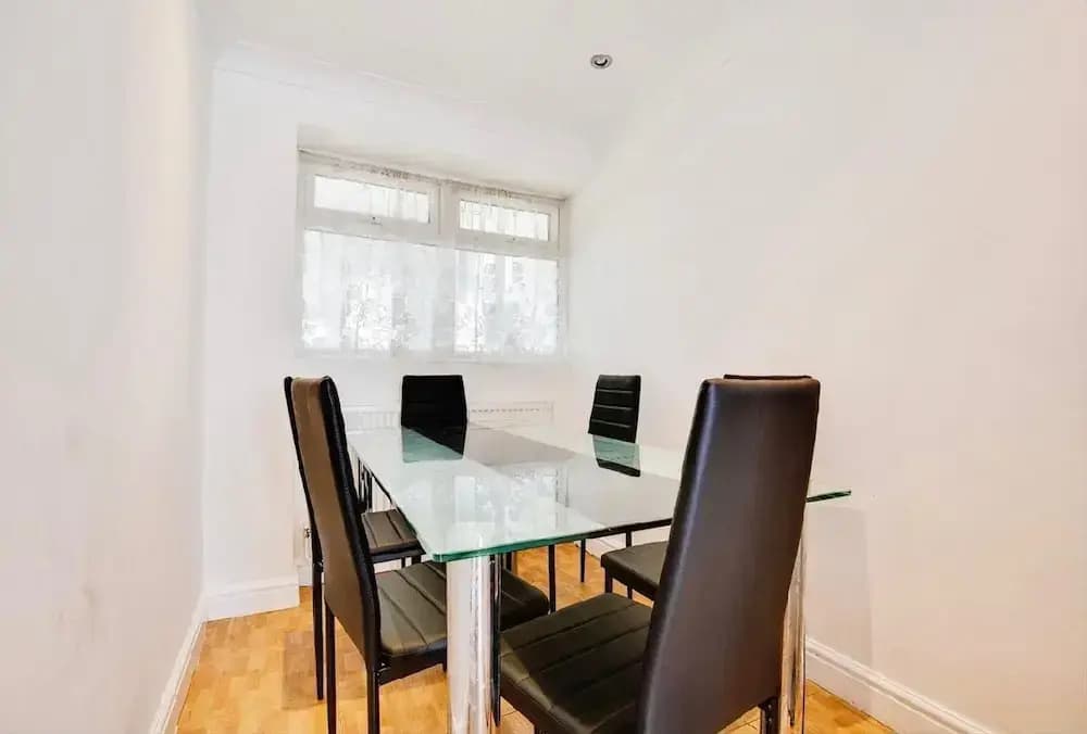 3-bed Apt-15 Mins to Heathrow-pet-friendly-parking - photo 10