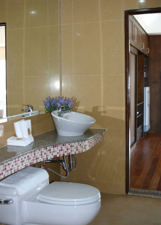 Chaweng Lakeview Condotel - photo 11