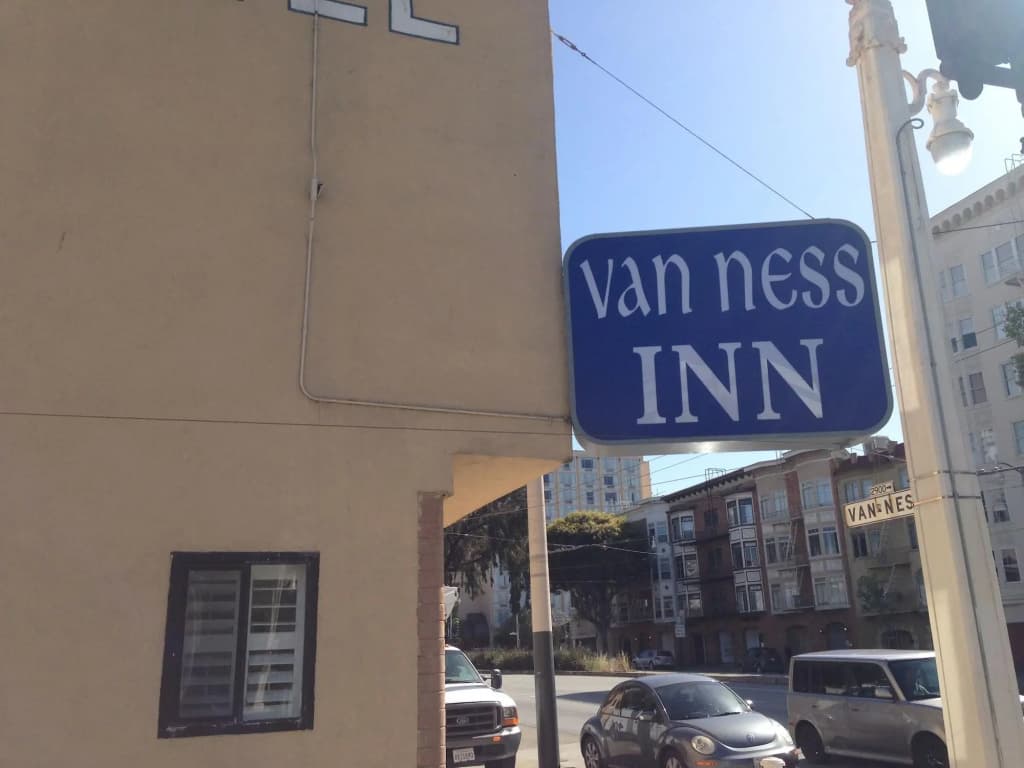 Van Ness Inn - photo 23