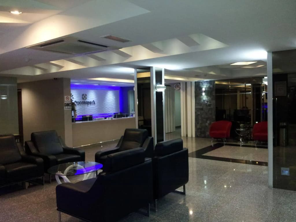 Royal Queenspark Hotel - photo 2