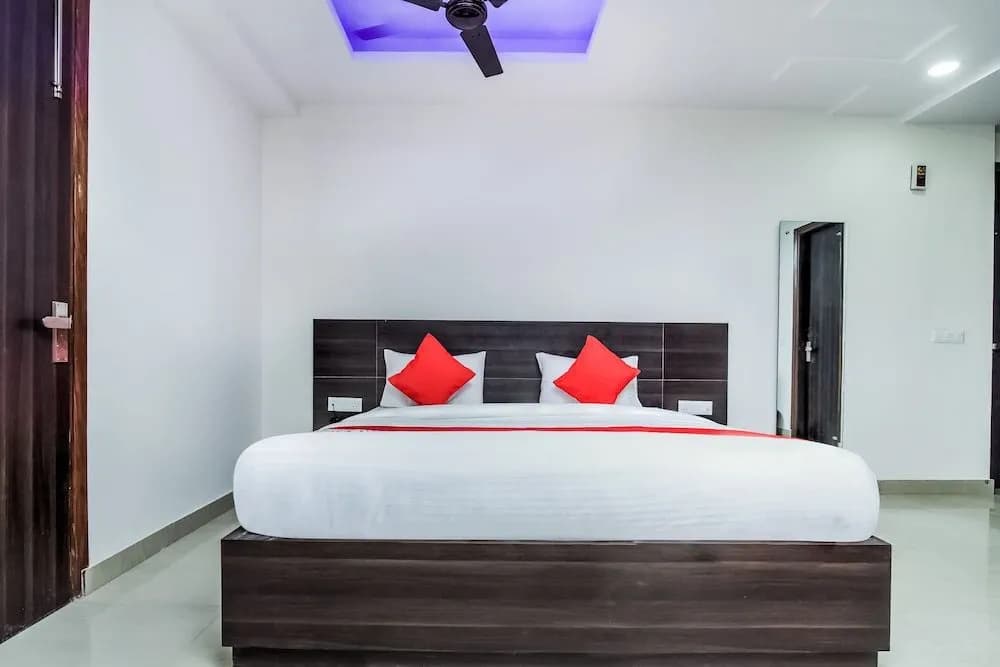 OYO 24236 Q Hotel - photo 12