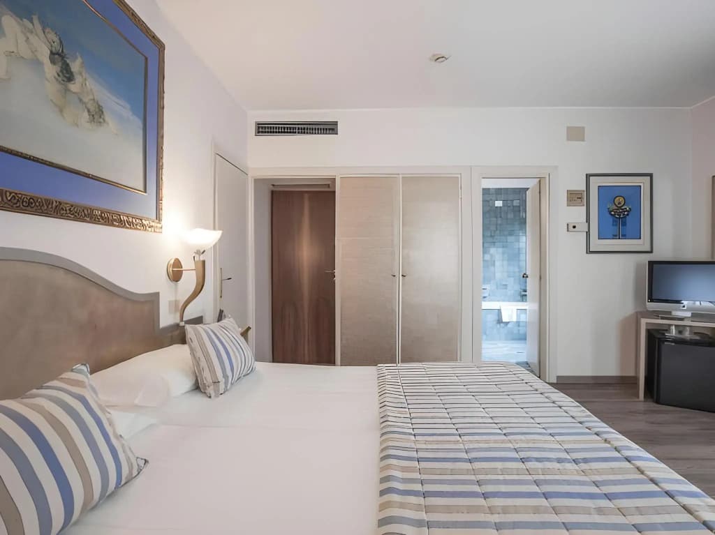 Amadeus Hotel - photo 4