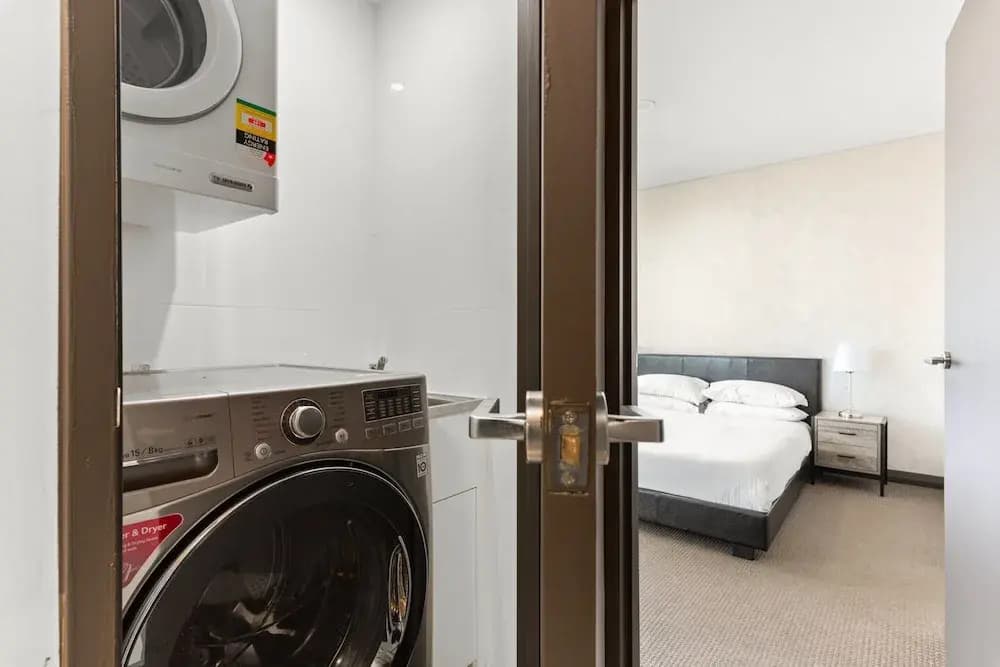 Central 2-bed With Parking & Stunning Views - photo 3