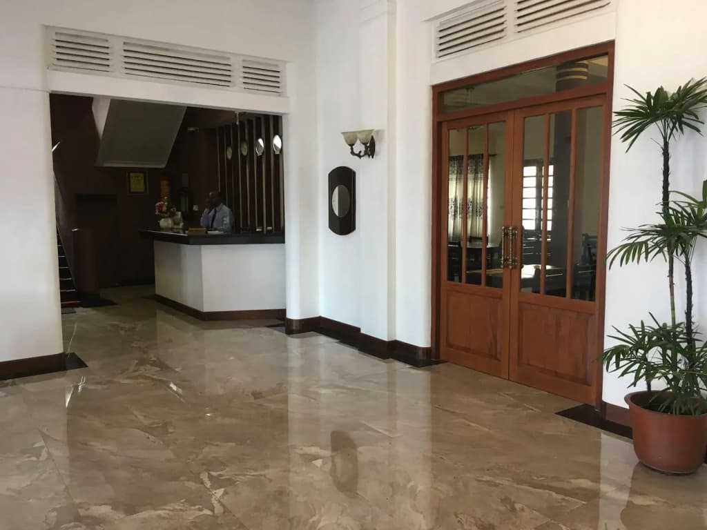 Shalimar Hotel - photo 2