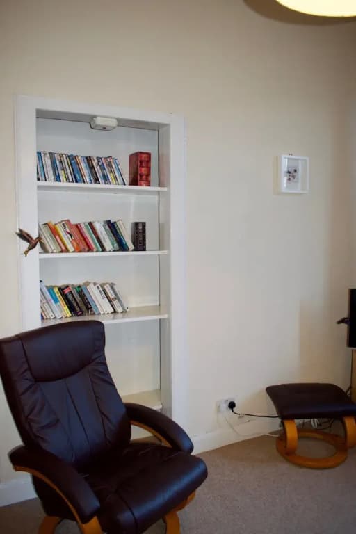 1 Bedroom Central Edinburgh Flat - photo 8