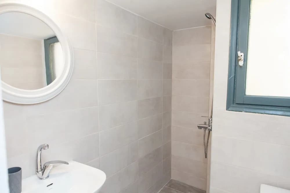 Brand new apt in central Athens - photo 9