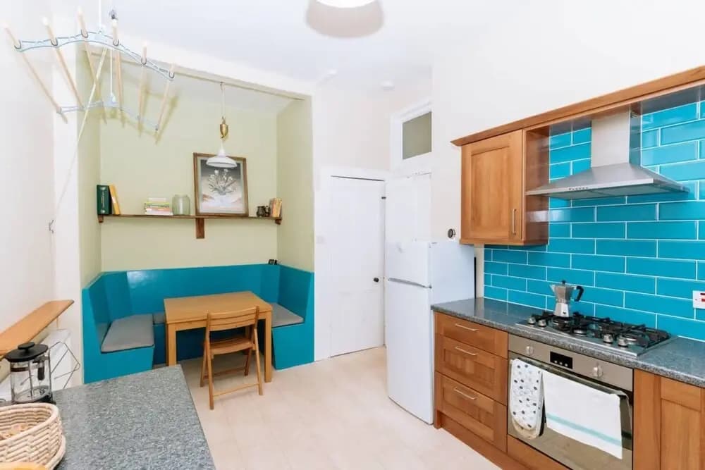 Spacious 3 Bedroom Flat in Edinburgh - photo 14