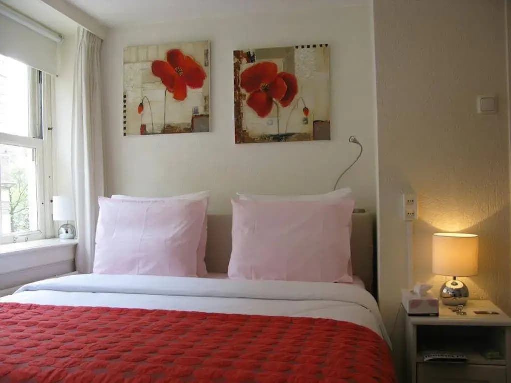 Sir Nico Guest House - photo 2