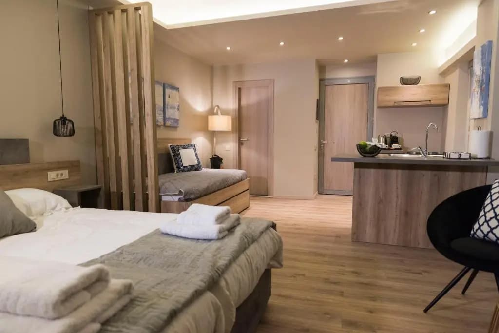 Wisdom Residence Luxury Apartments at Plaka - photo 6