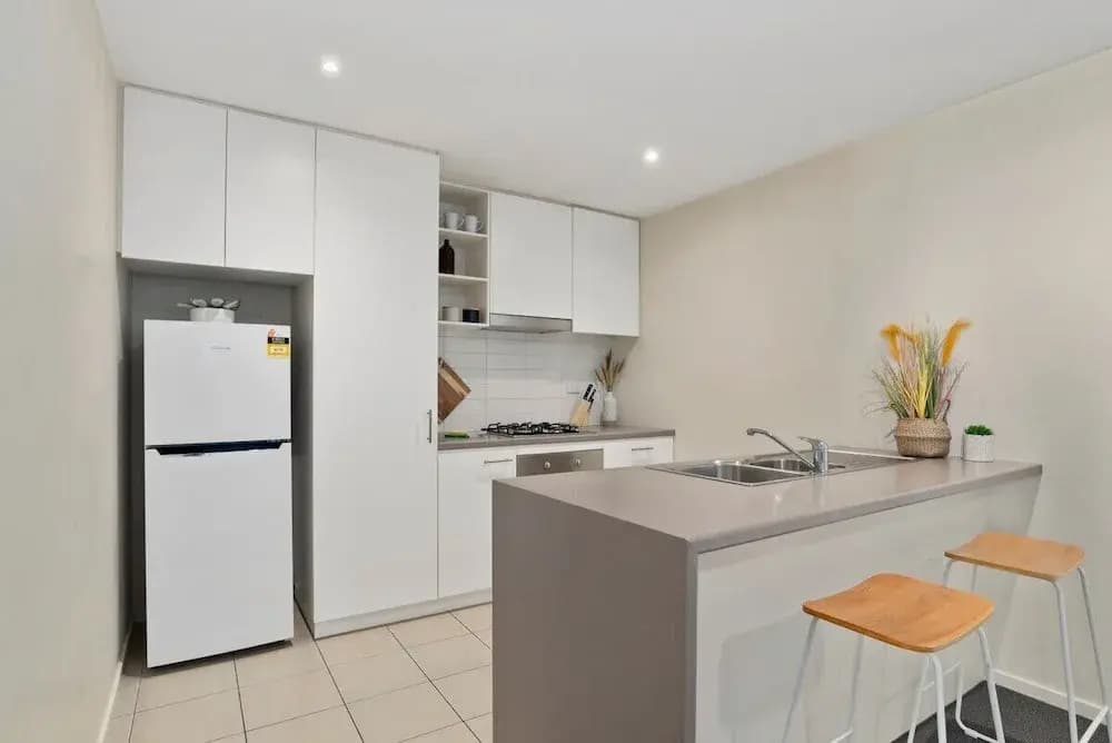 A Chic & Comfy 2BR Apt Near to Flemington Races - photo 9