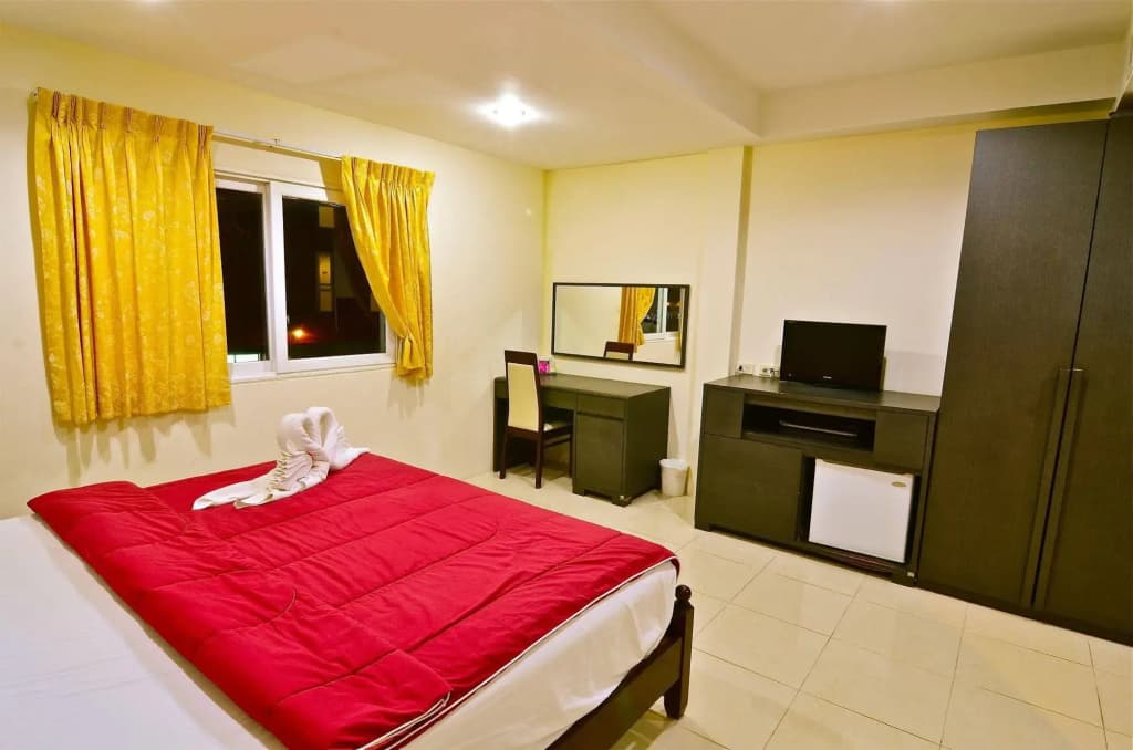 Square One Hotel Patong - photo 4