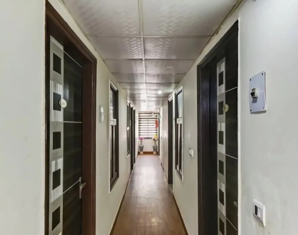 Hotel Mona Regency - photo 1