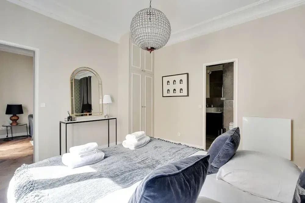 Charming Apartment - 1br/4p - Place Victor Hugo - photo 4