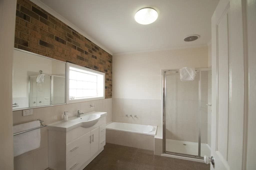 Yarra Glen Racecourse Apartments - photo 17