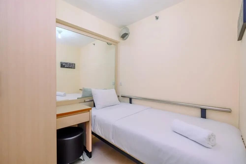 Strategic 2Br Apartment At Bassura City - photo 2