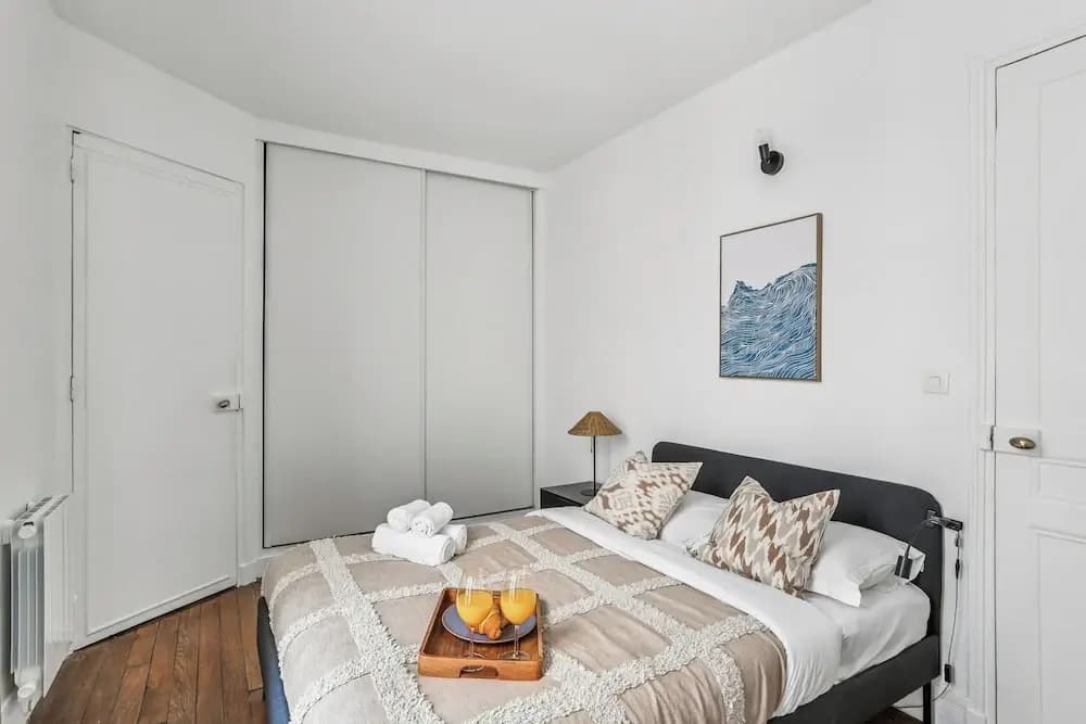 Bright 1BR Steps from Canal Saint-Martin - photo 3