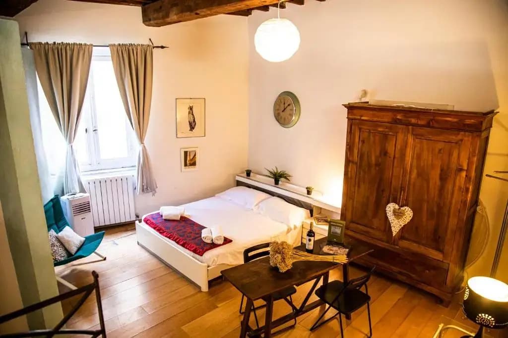 Studio in Tornabuoni within a Renaissance building - photo 1
