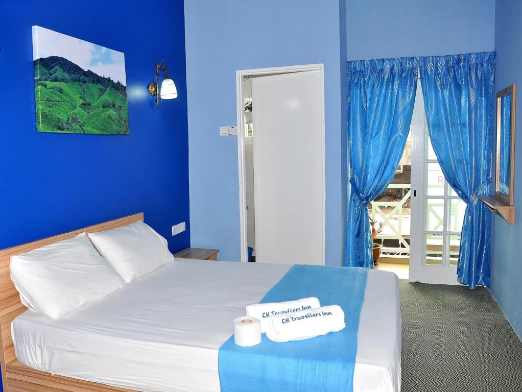 CH Travellers Inn - photo 2