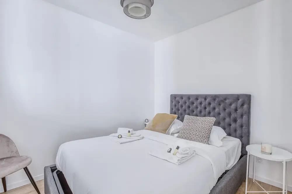 Stunning 3BR Home in the Heart of 10th Arr. Paris! - photo 1