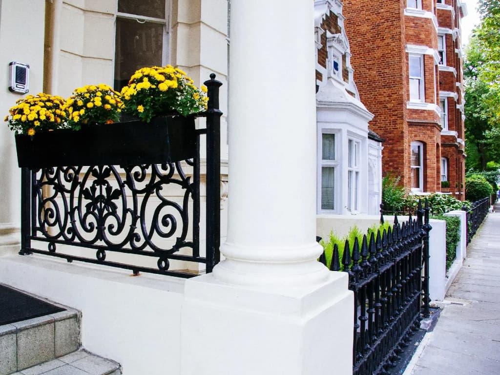 Lord Kensington Hotel - photo 1