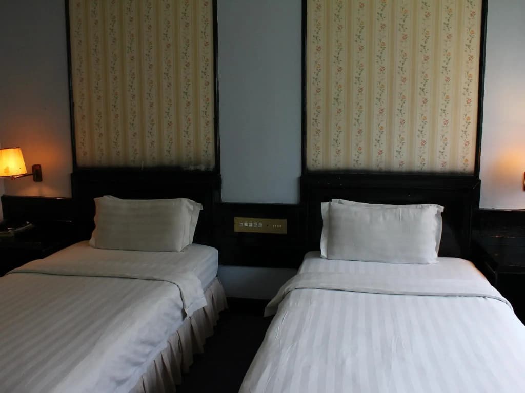 Hotel DeLeeton - photo 6