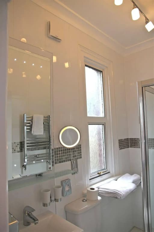 Crompton Guest House - photo 16